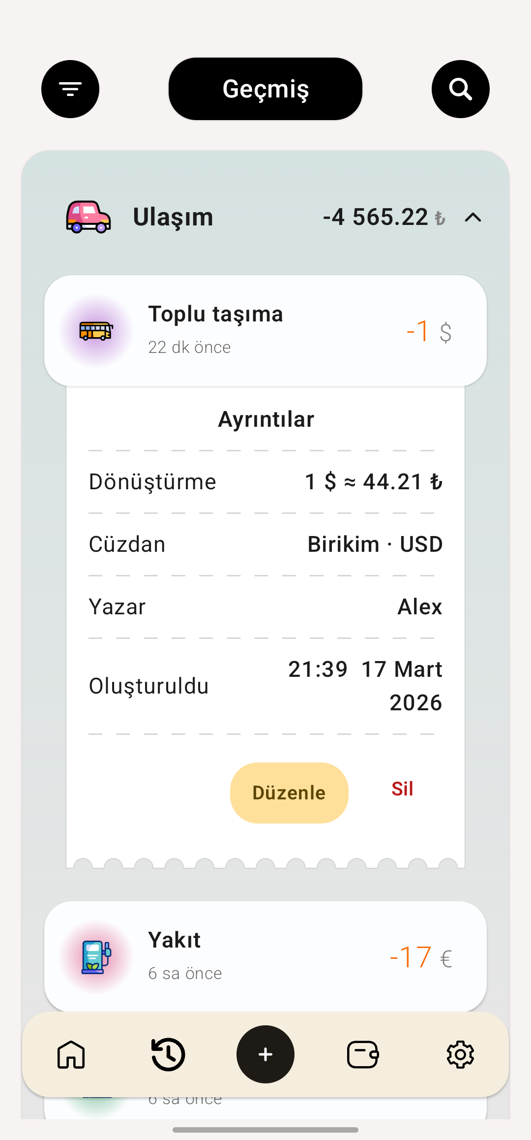 Farklı para birimlerinde bakiyeleriyle cüzdanlar